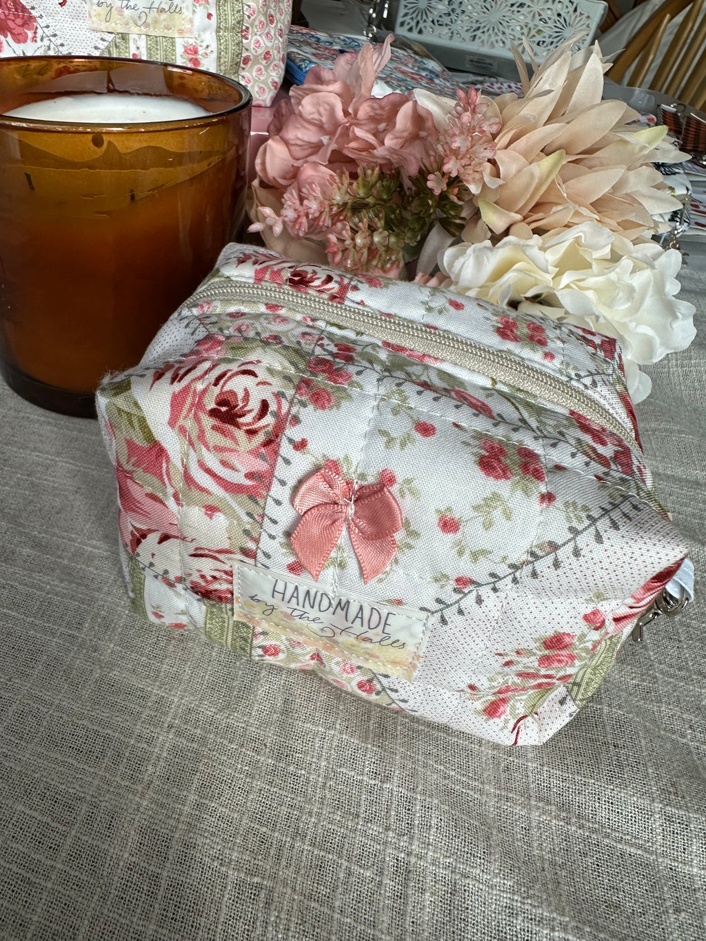 Small Handcrafted Quilted Boxy Pouch – Patchwork Roses with Cream Zipper
