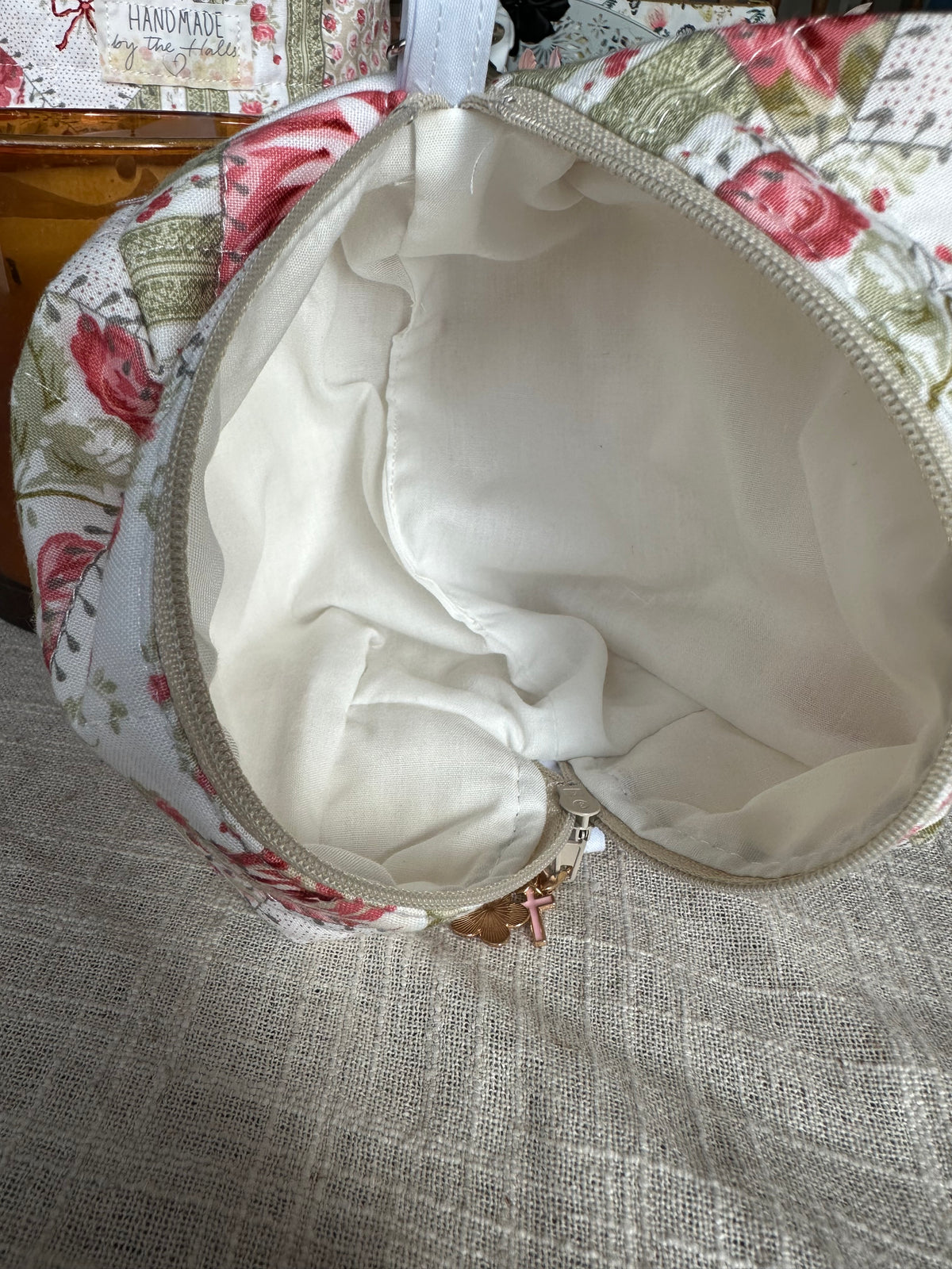 Small Handcrafted Quilted Boxy Pouch – Patchwork Roses with Cream Zipper
