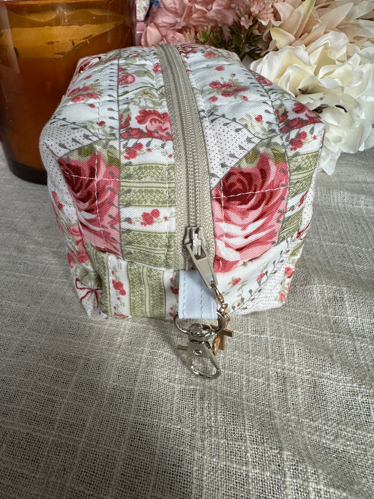 Small Handcrafted Quilted Boxy Pouch – Patchwork Roses with Cream Zipper