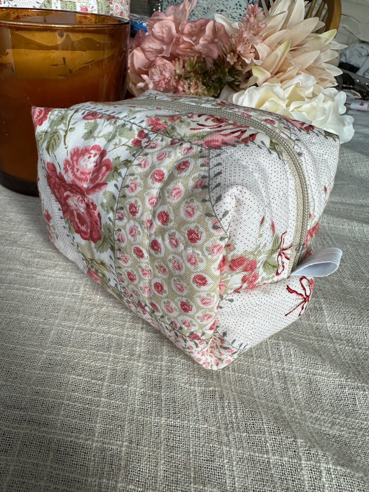 Small Handcrafted Quilted Boxy Pouch – Patchwork Roses with Cream Zipper
