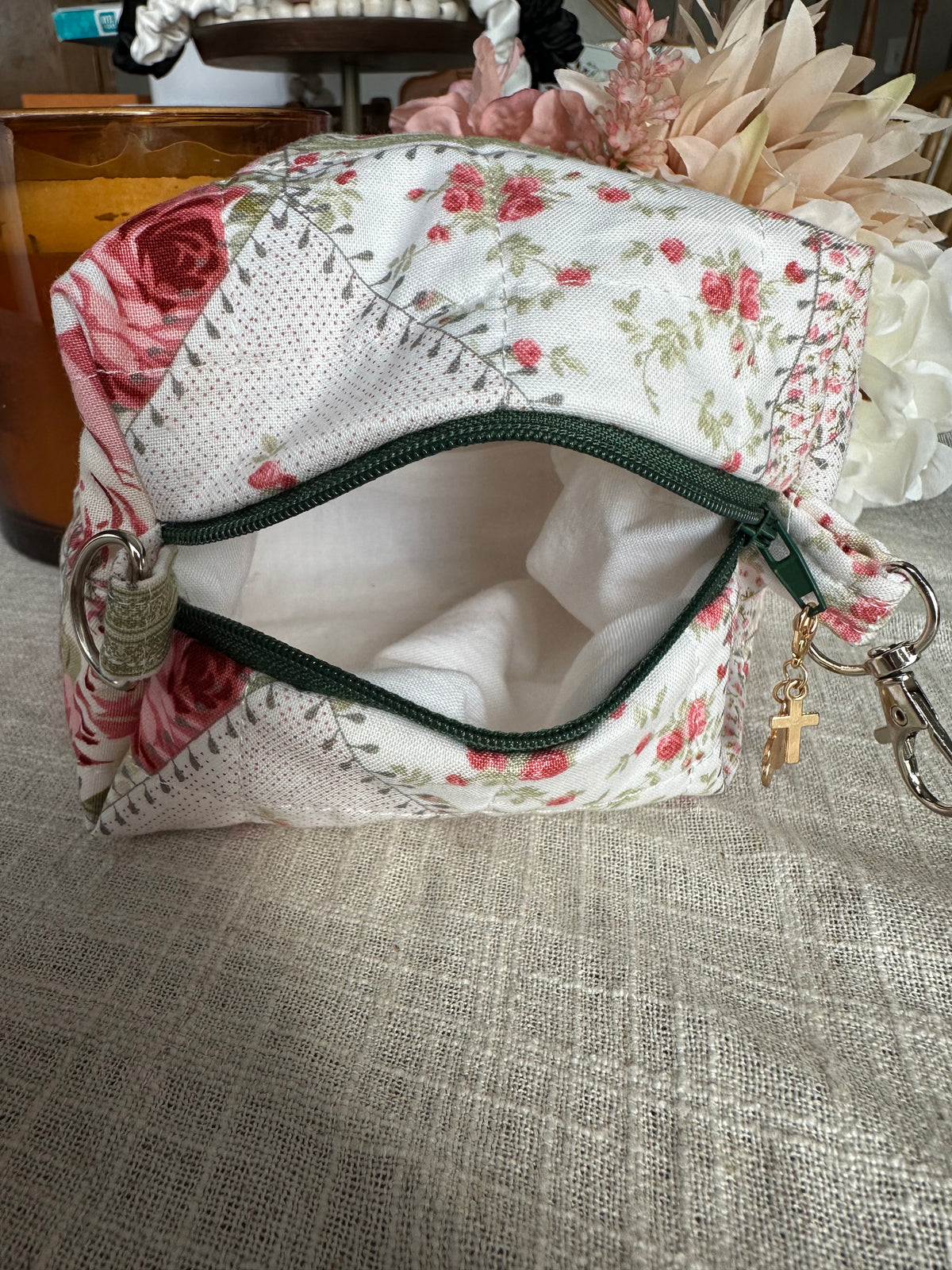 Small Handcrafted Quilted Boxy Pouch – Patchwork Roses with Green Zipper