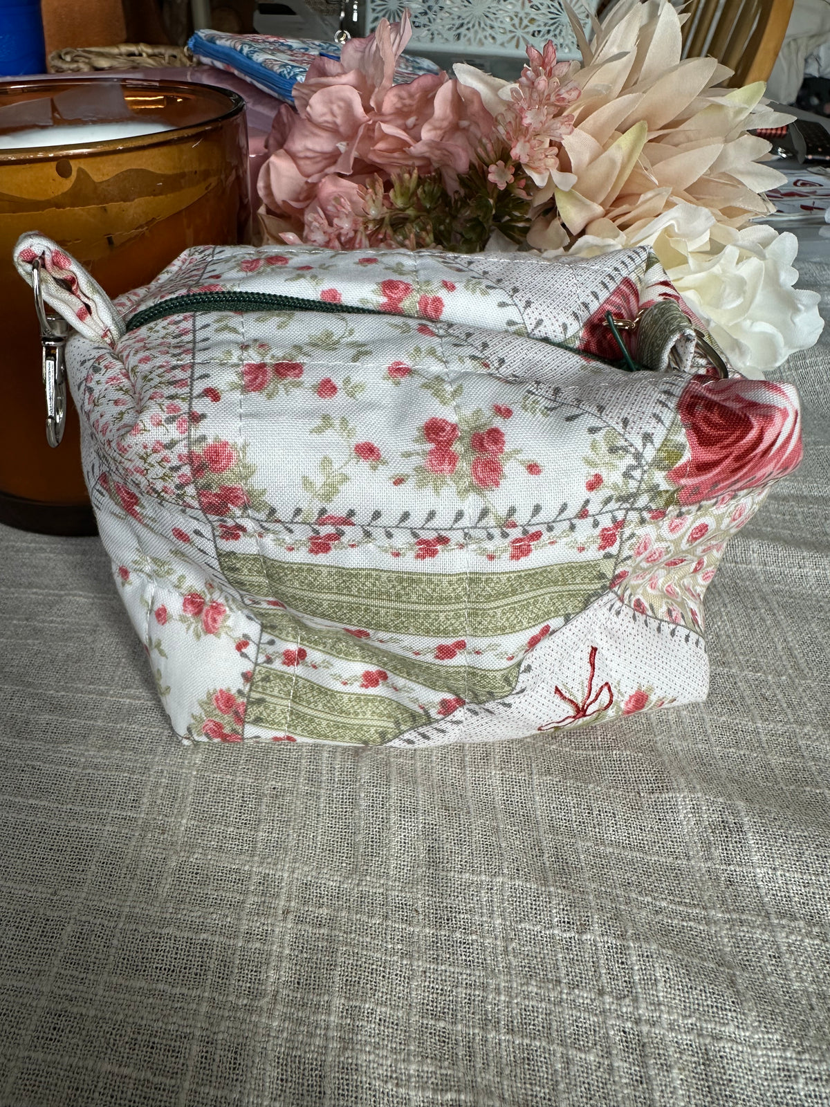 Small Handcrafted Quilted Boxy Pouch – Patchwork Roses with Green Zipper
